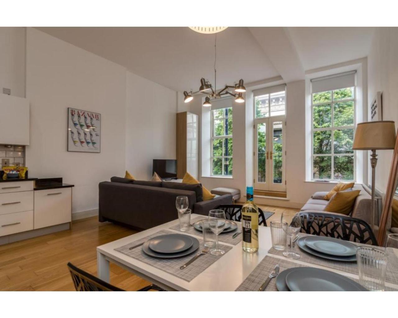Fitzrovia Mansion Apartments In Belfast'S Cathedral Quarter ภายนอก รูปภาพ
